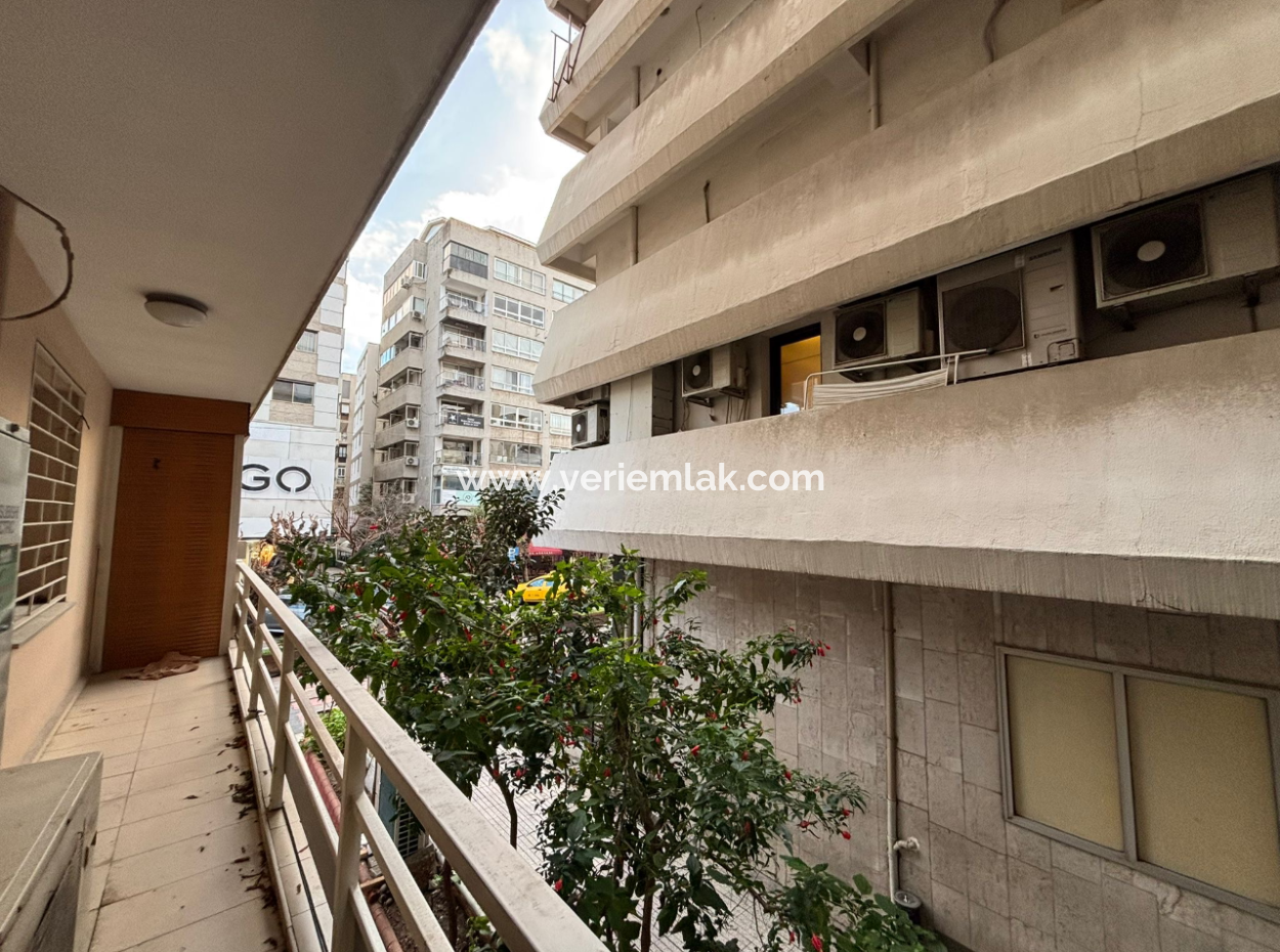 Centrally Located, Spacious And Useful 4 1 Apartment For Rent On Mustafa Enver Bey Street In Alsancak.