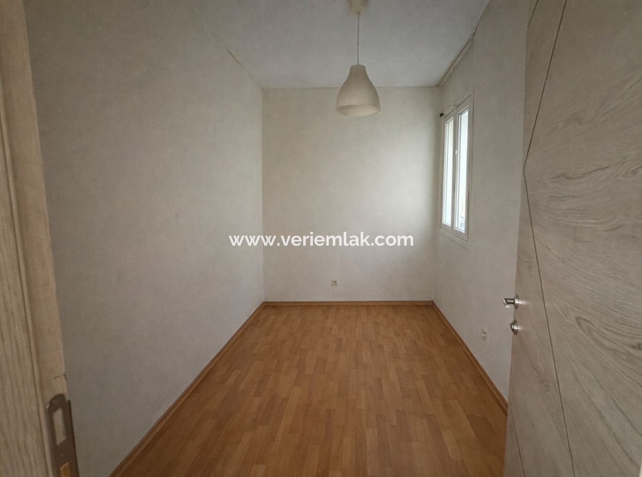 Alsancak Kıbrıs Şehitleri Street Above Warehouse 3Rd Floor Office/Office For Rent