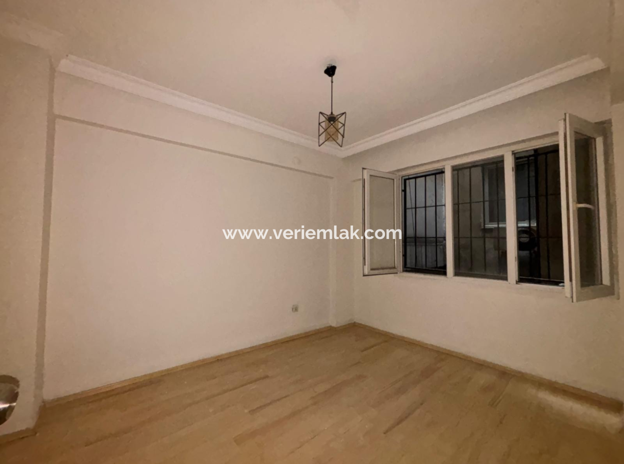 For Rent 3 Rooms 1 Living Room Office / Bureau On Alsancak Cumhuriyet Boulevard