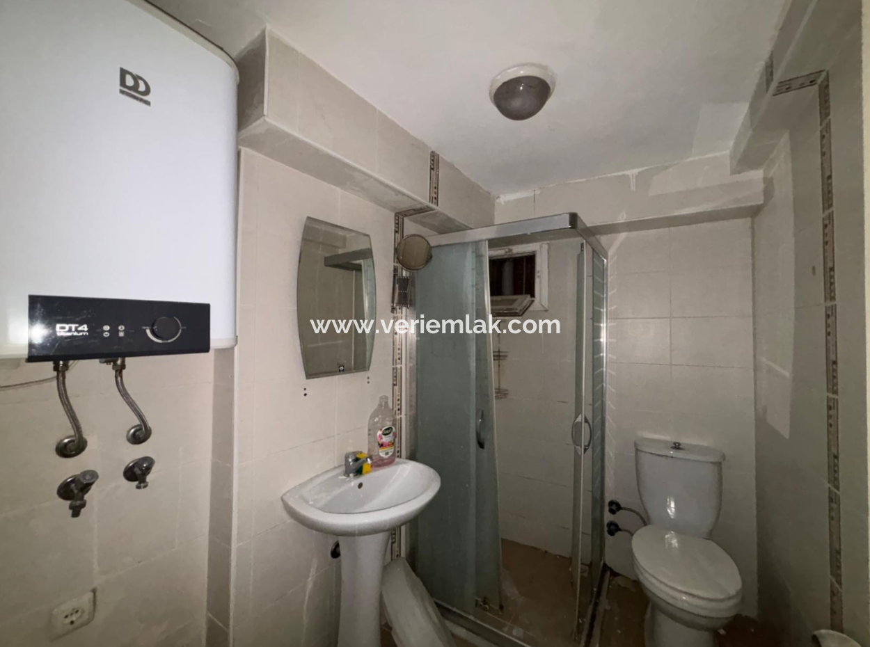 For Rent 3 Rooms 1 Living Room Office / Bureau On Alsancak Cumhuriyet Boulevard