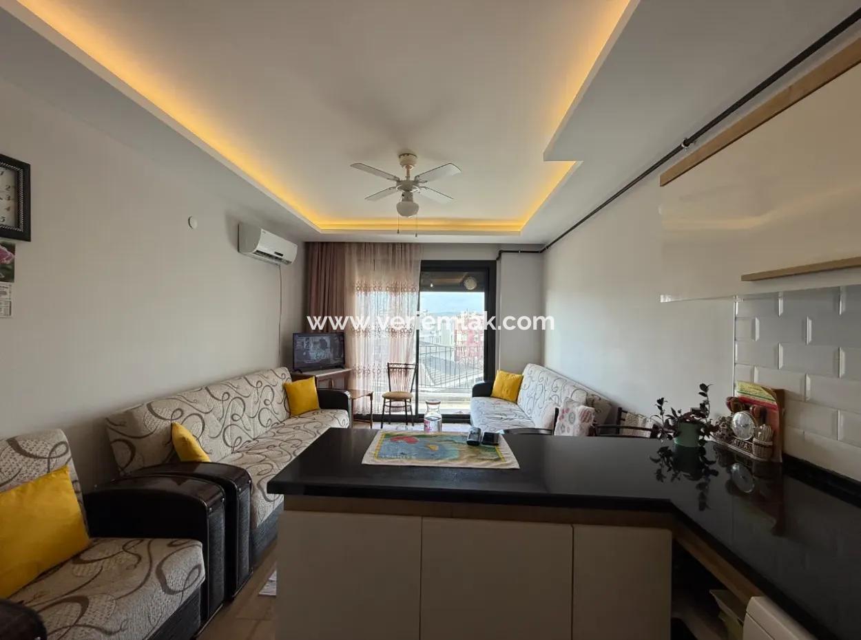 Seferihisar Camikebir Neighborhood – In The Center, 1 1 Flat With Balcony For Sale