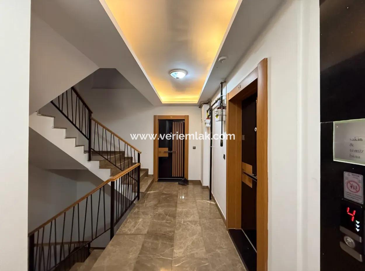 Seferihisar Camikebir Neighborhood – In The Center, 1 1 Flat With Balcony For Sale
