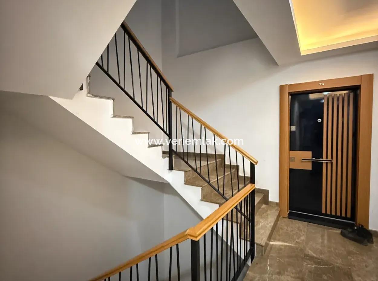 Seferihisar Camikebir Neighborhood – In The Center, 1 1 Flat With Balcony For Sale