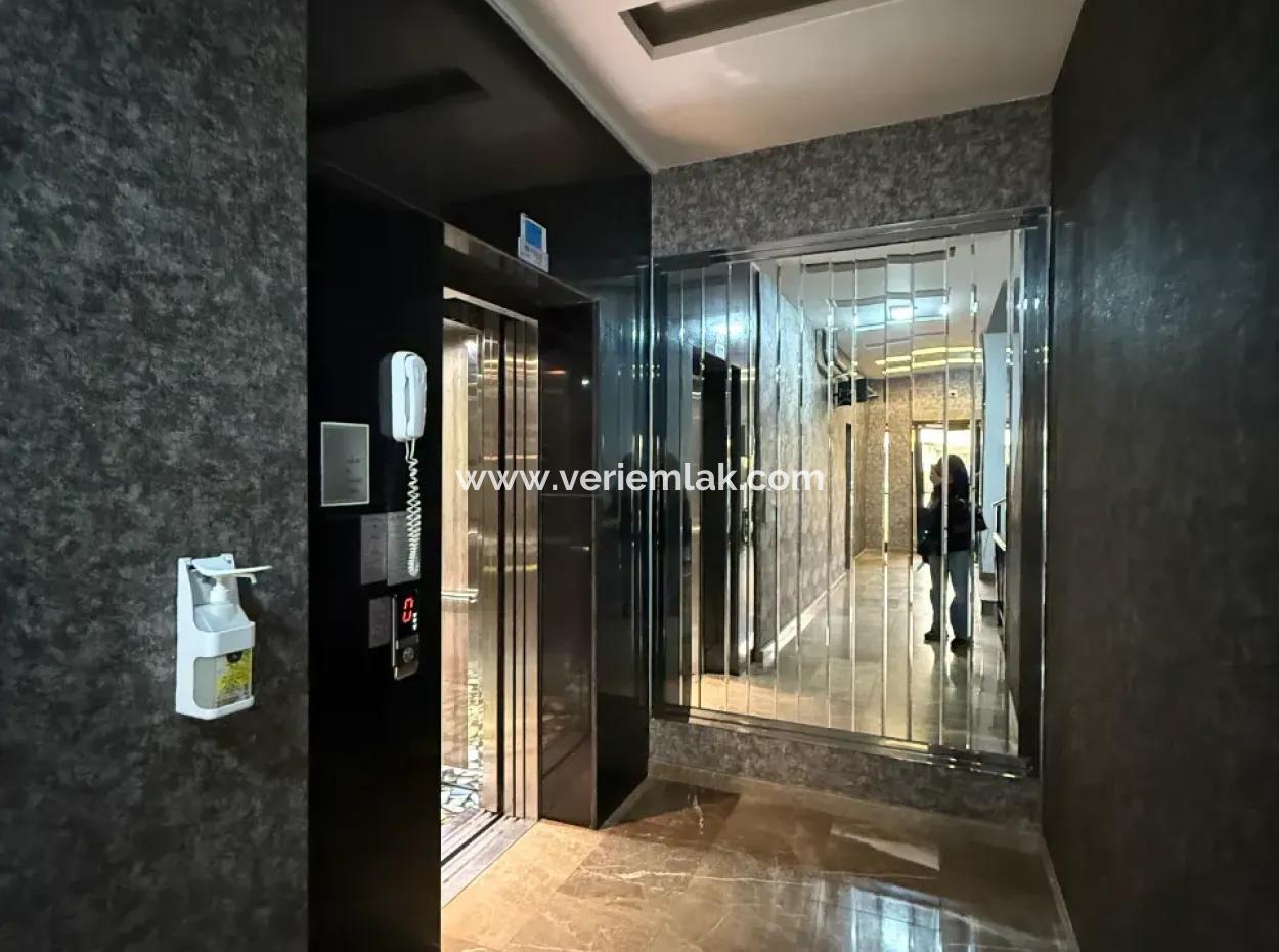 Seferihisar Camikebir Neighborhood – In The Center, 1 1 Flat With Balcony For Sale