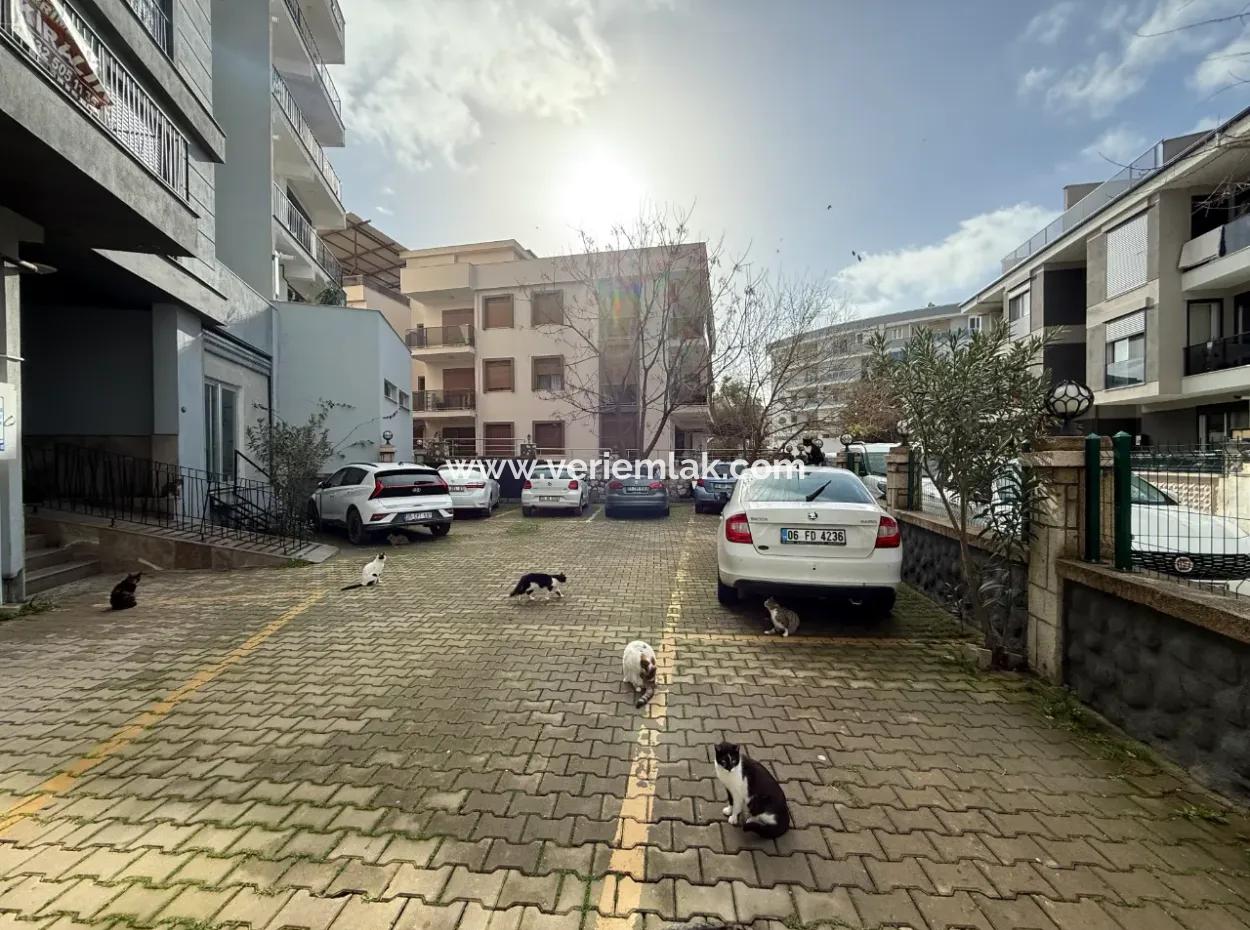 Seferihisar Camikebir Neighborhood – In The Center, 1 1 Flat With Balcony For Sale