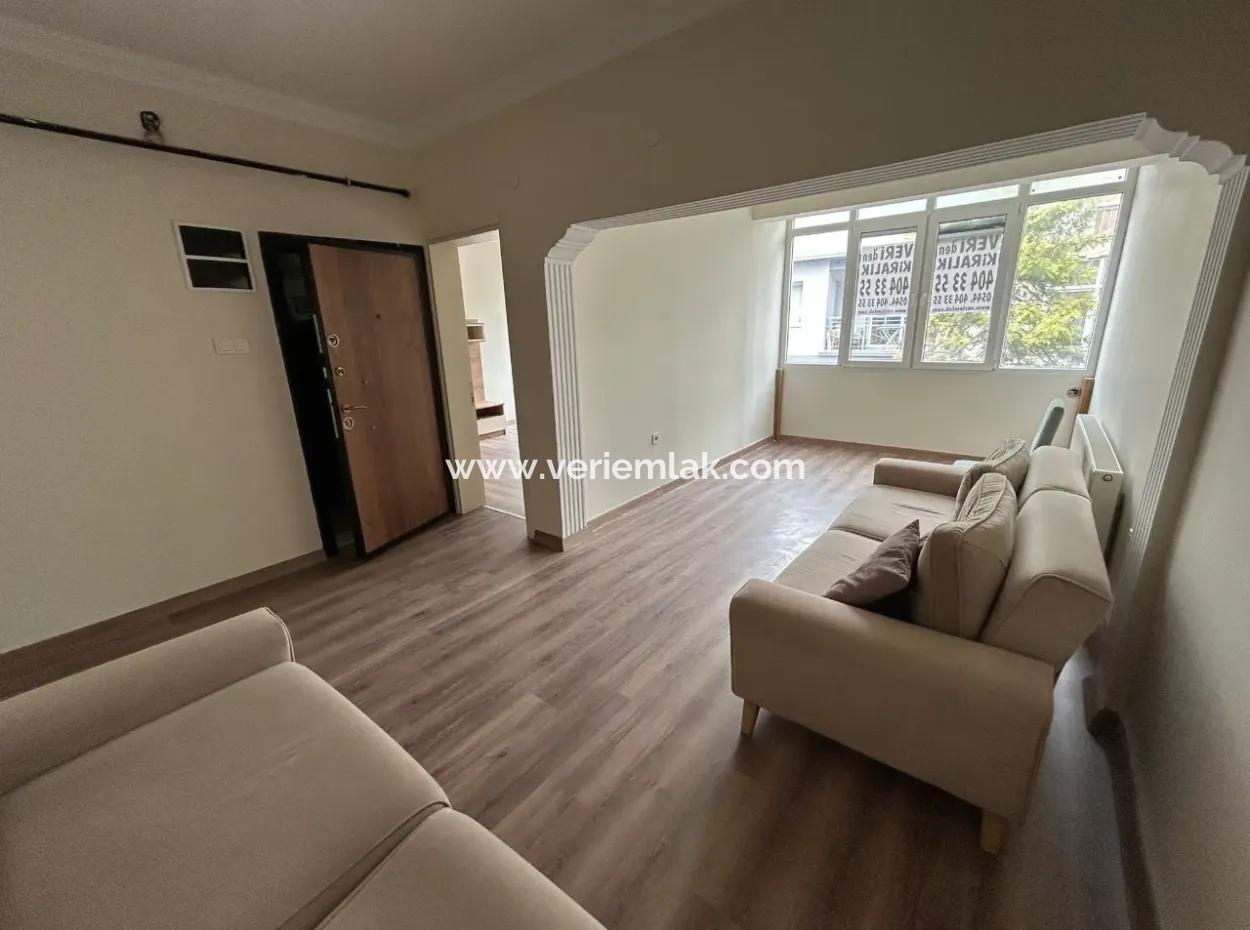 Near Alsancak State Hospital 2 1 Well-Maintained Flat For Rent