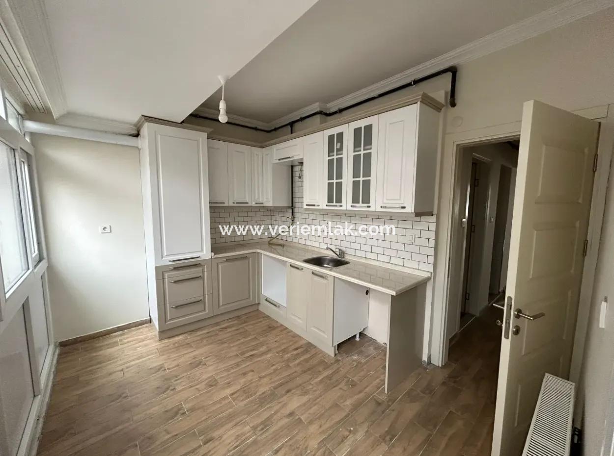 Near Alsancak State Hospital 2 1 Well-Maintained Flat For Rent
