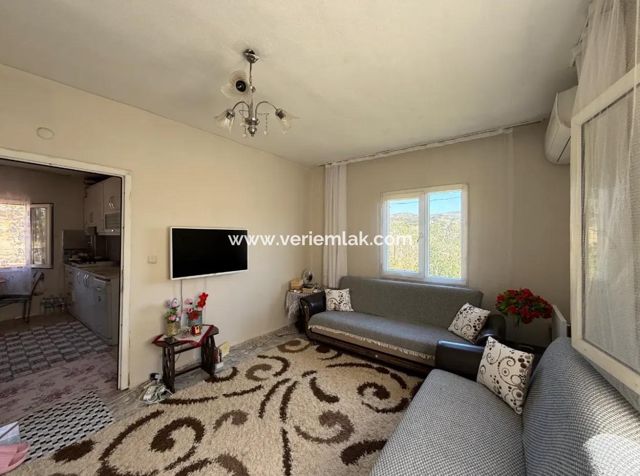 3 1 Apartment For Sale In Ulamış From Veri! 1/2 Of The Detached House Is On Sale!