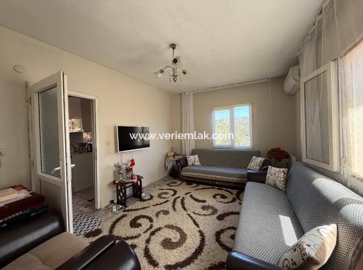 3 1 Apartment For Sale In Ulamış From Veri! 1/2 Of The Detached House Is On Sale!
