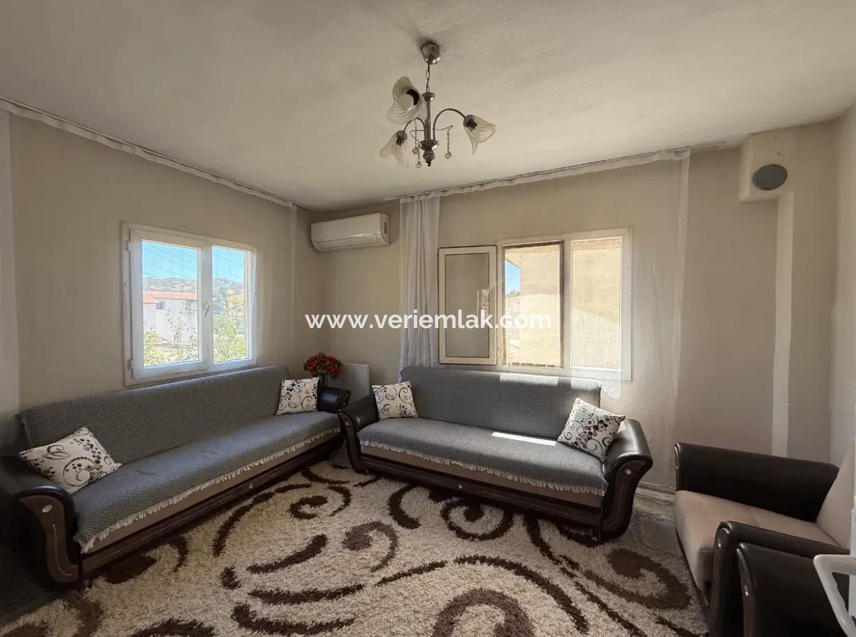 3 1 Apartment For Sale In Ulamış From Veri! 1/2 Of The Detached House Is On Sale!
