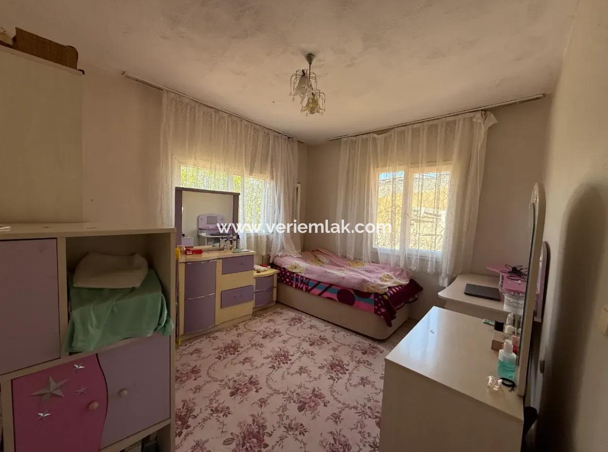 3 1 Apartment For Sale In Ulamış From Veri! 1/2 Of The Detached House Is On Sale!