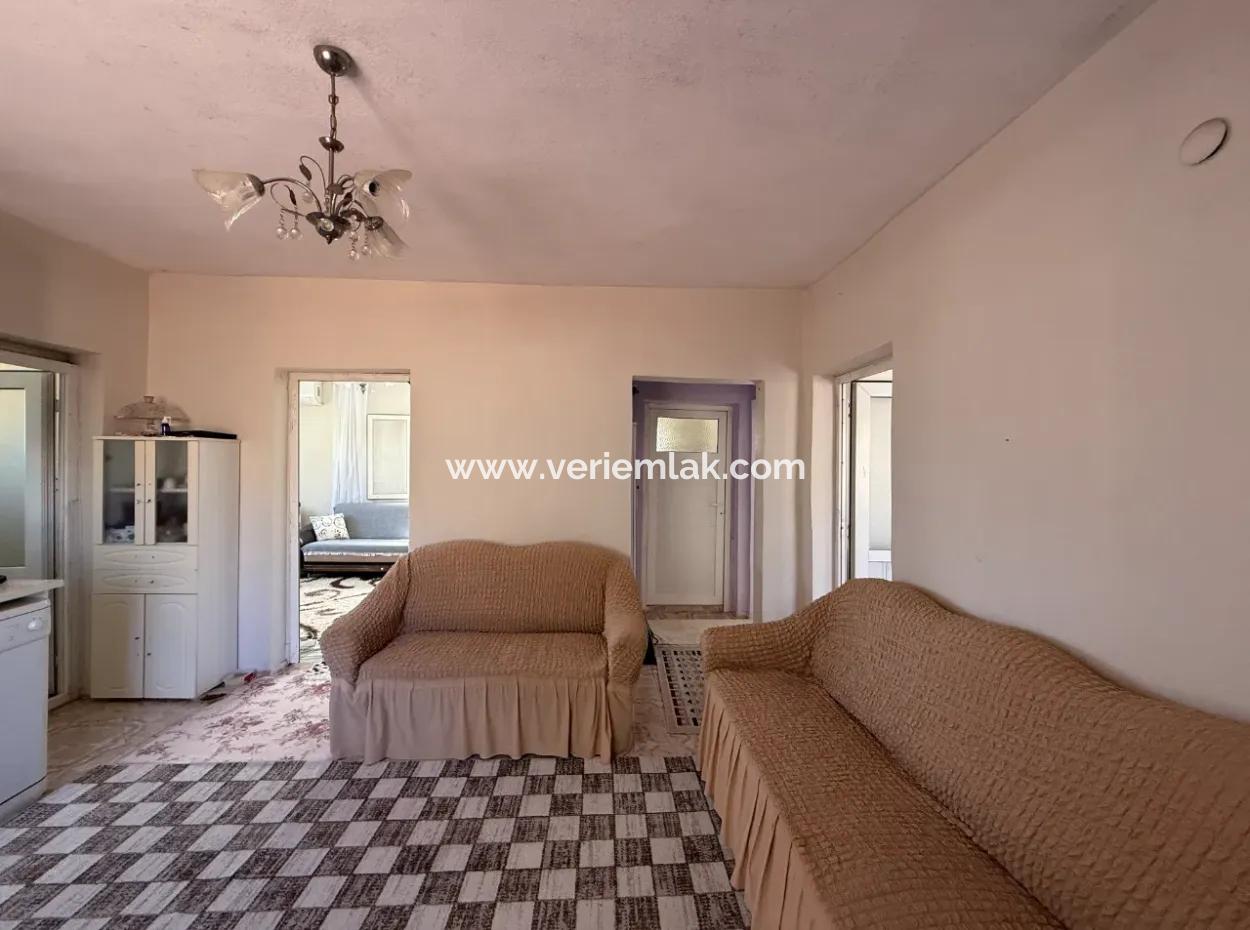 3 1 Apartment For Sale In Ulamış From Veri! 1/2 Of The Detached House Is On Sale!