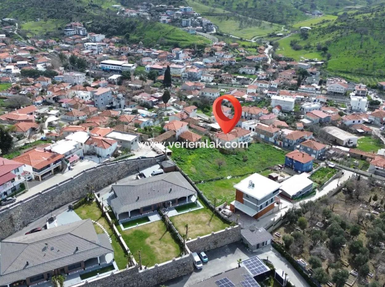 3 1 Apartment For Sale In Ulamış From Veri! 1/2 Of The Detached House Is On Sale!