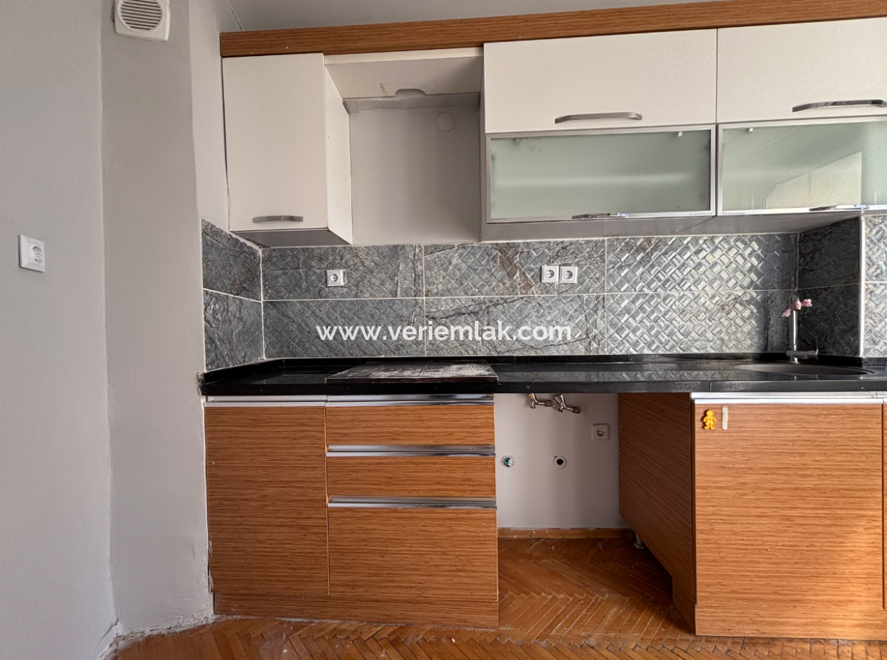 Corner Opposite Alsancak State Hospital 2 1 Workplace For Rent / Office
