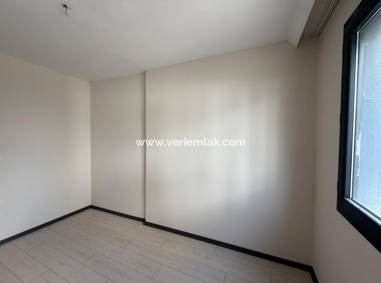 1 1 Apartment For Rent In The City Center In Seferihisar Camikebir