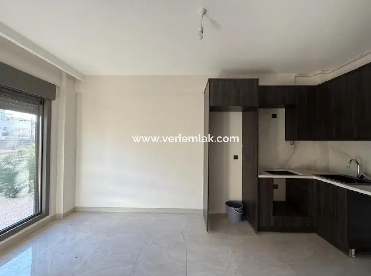 Brand New 1 1 Flat For Sale With Modern Design In Seferihisar Çolakibrahim