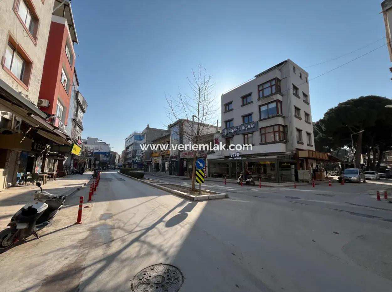 Opportunity For A Spacious And Bright Apartment In The Heart Of The City