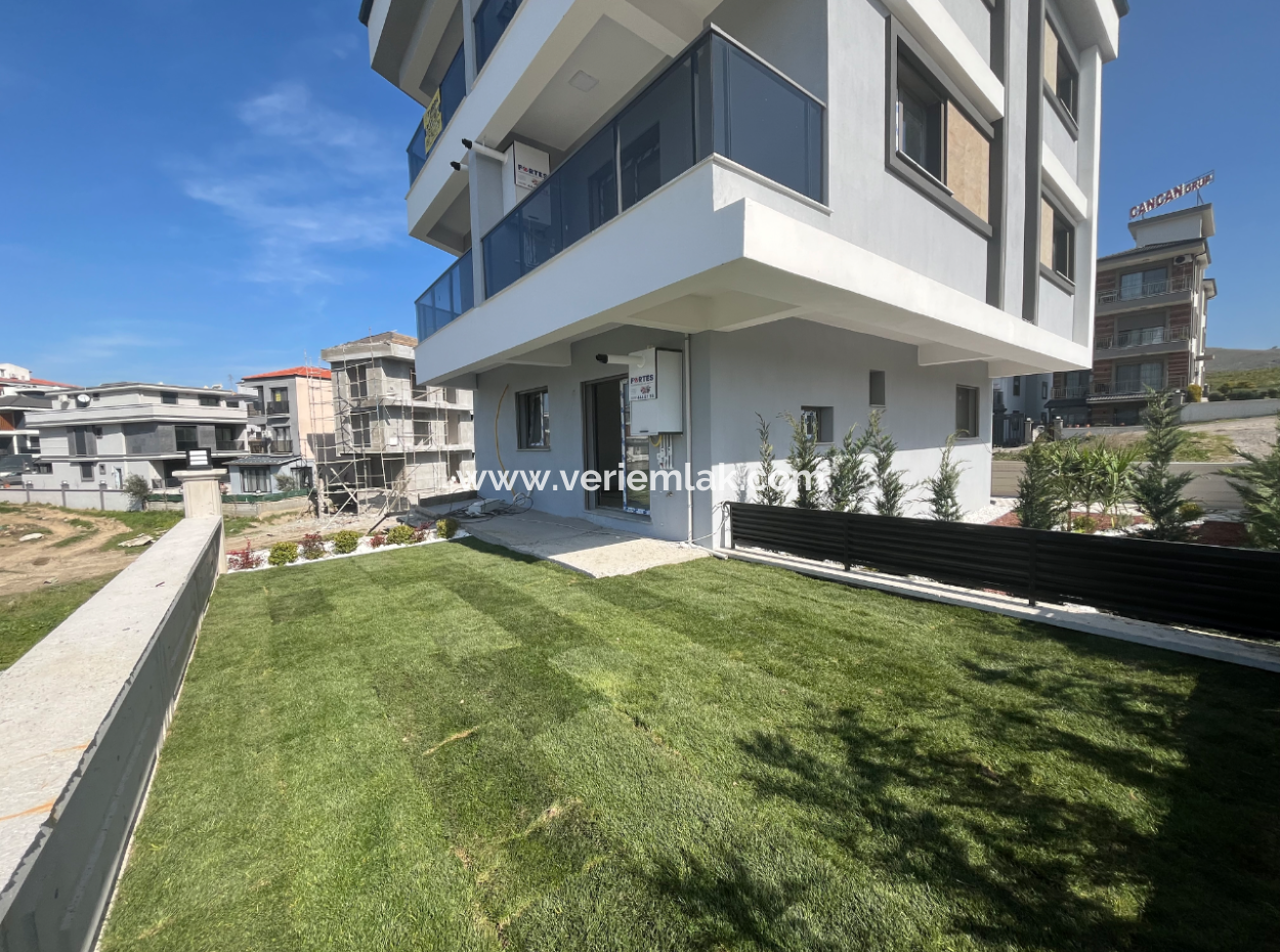 Brand New 1 1 Flat With Garden Use In Seferihisar Çolakibrahimbey Neighborhood