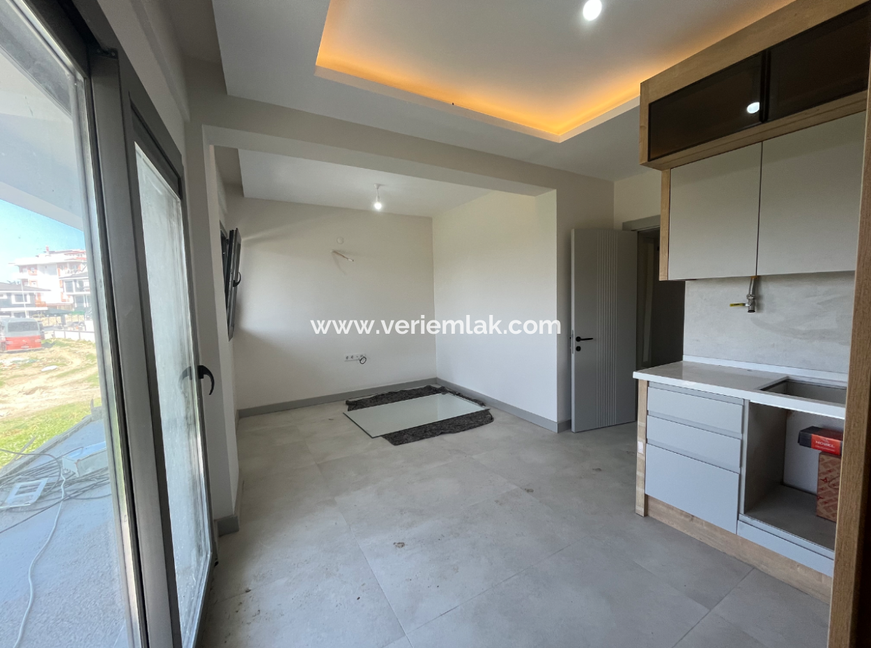 Brand New 1 1 Flat With Garden Use In Seferihisar Çolakibrahimbey Neighborhood