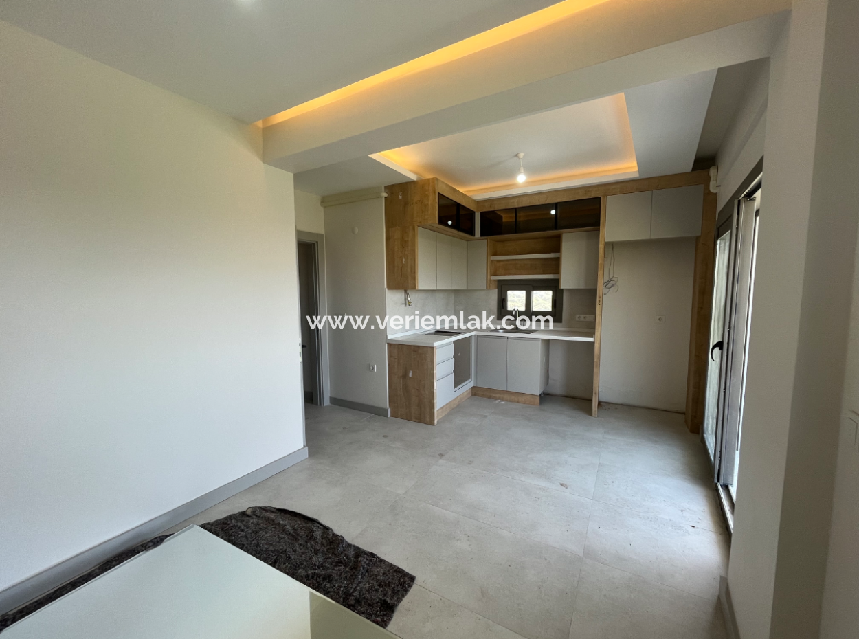 Brand New 1 1 Flat With Garden Use In Seferihisar Çolakibrahimbey Neighborhood