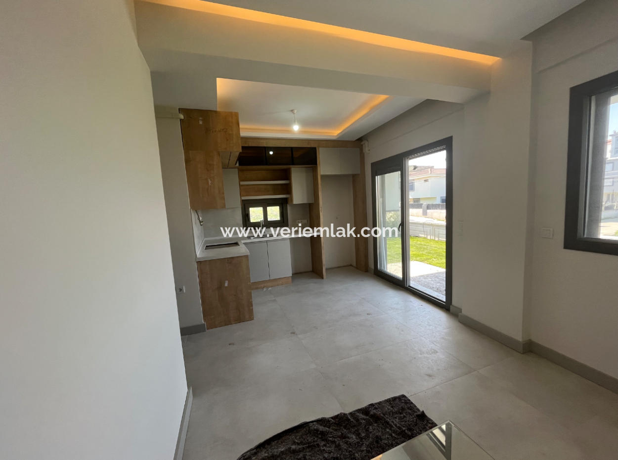 Brand New 1 1 Flat With Garden Use In Seferihisar Çolakibrahimbey Neighborhood
