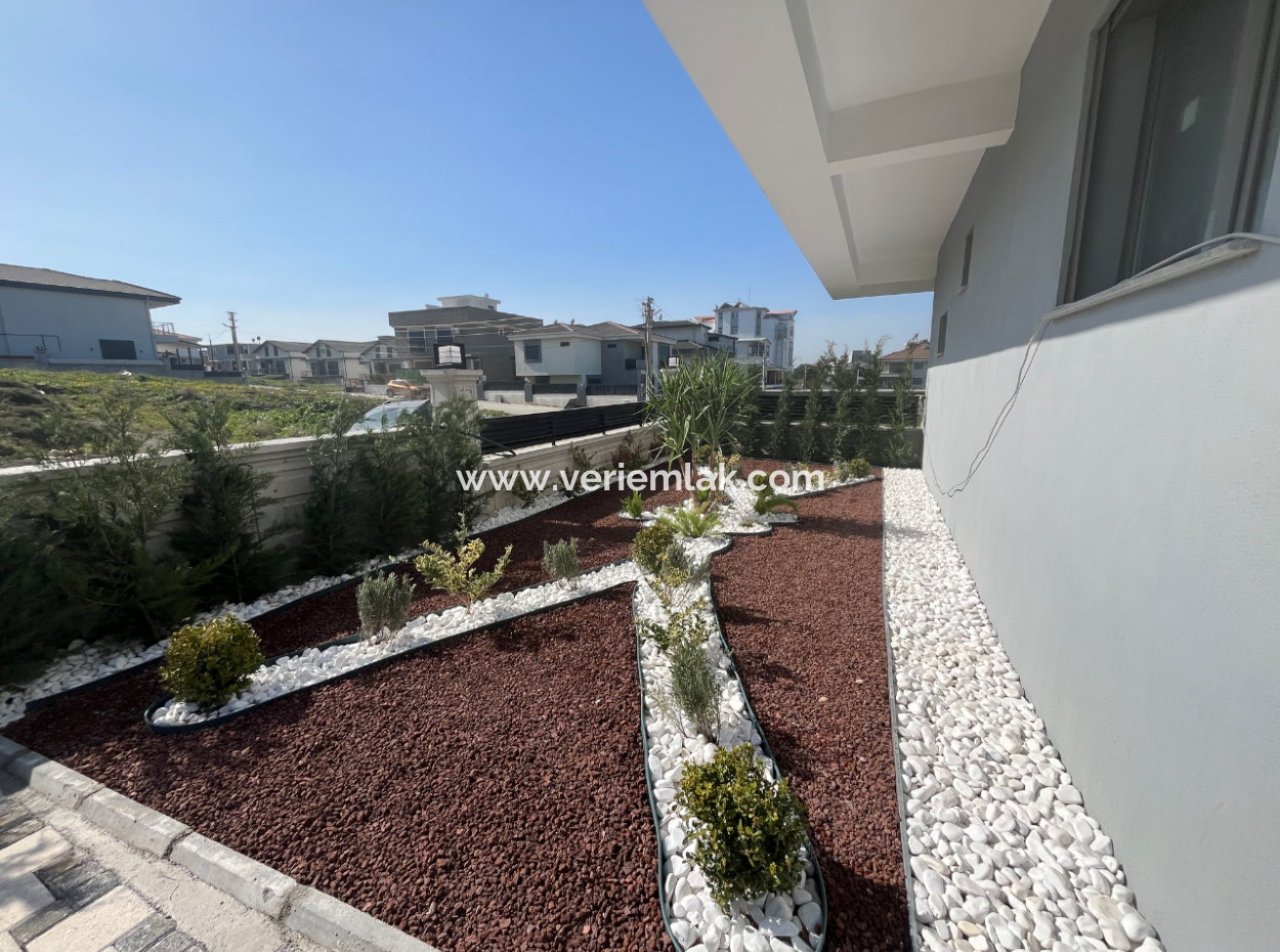 Brand New 1 1 Flat With Garden Use In Seferihisar Çolakibrahimbey Neighborhood