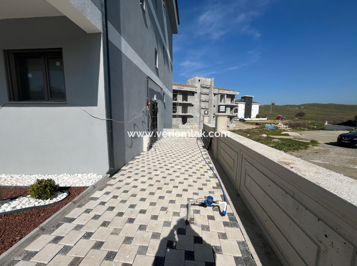 Brand New 1 1 Flat With Garden Use In Seferihisar Çolakibrahimbey Neighborhood