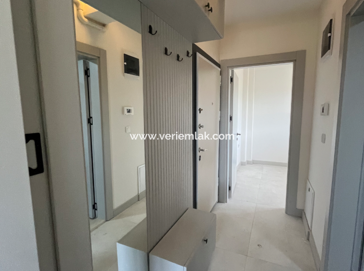 Brand New 1 1 Flat With Garden Use In Seferihisar Çolakibrahimbey Neighborhood