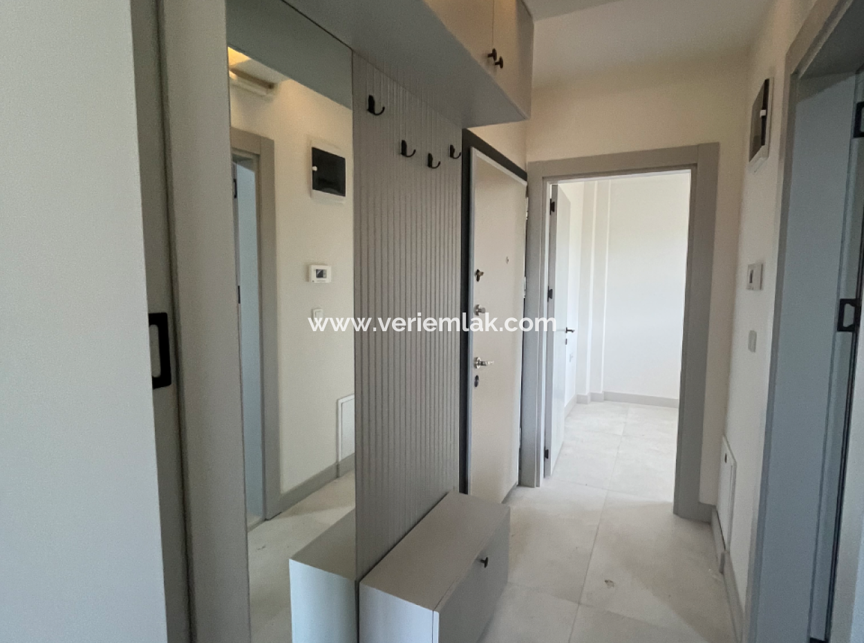 Brand New 1 1 Flat With Garden Use In Seferihisar Çolakibrahimbey Neighborhood
