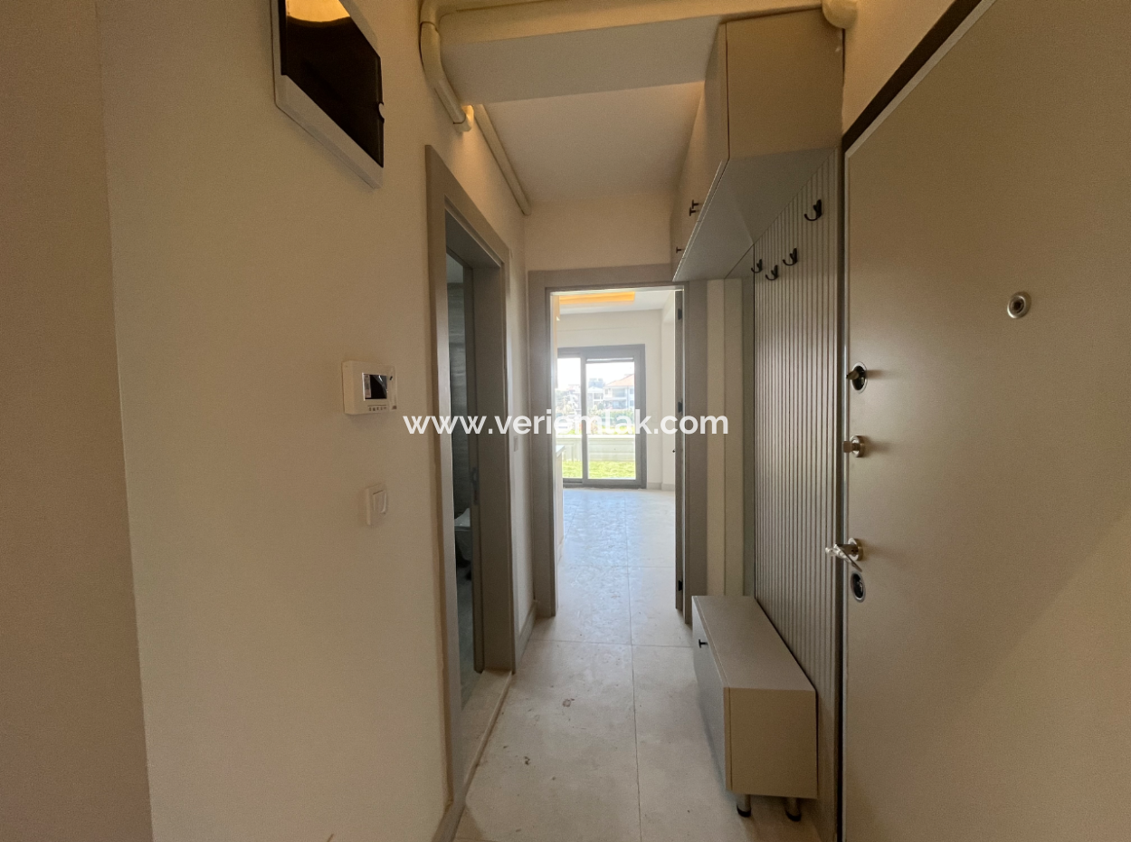Brand New 1 1 Flat With Garden Use In Seferihisar Çolakibrahimbey Neighborhood
