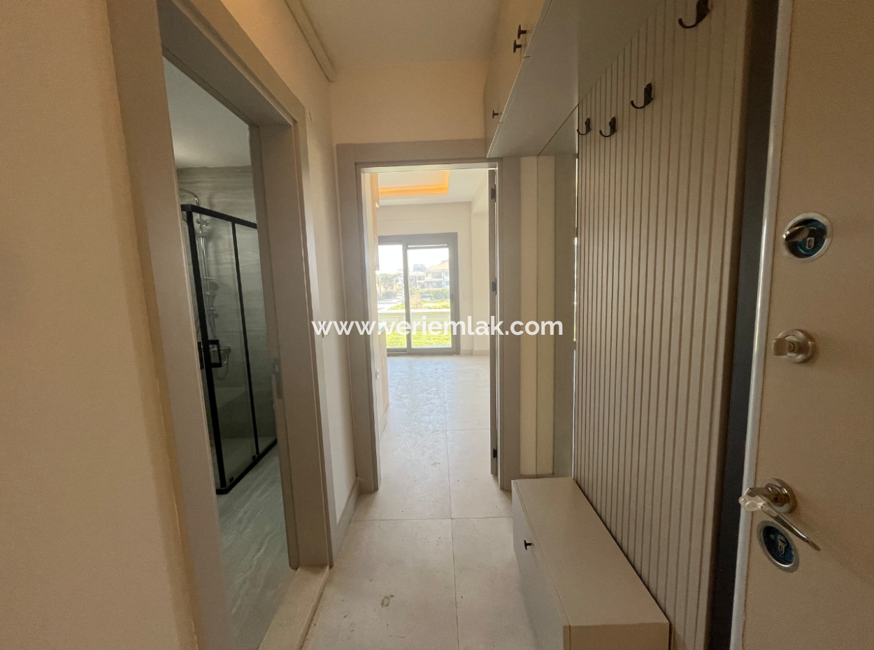 Brand New 1 1 Flat With Garden Use In Seferihisar Çolakibrahimbey Neighborhood