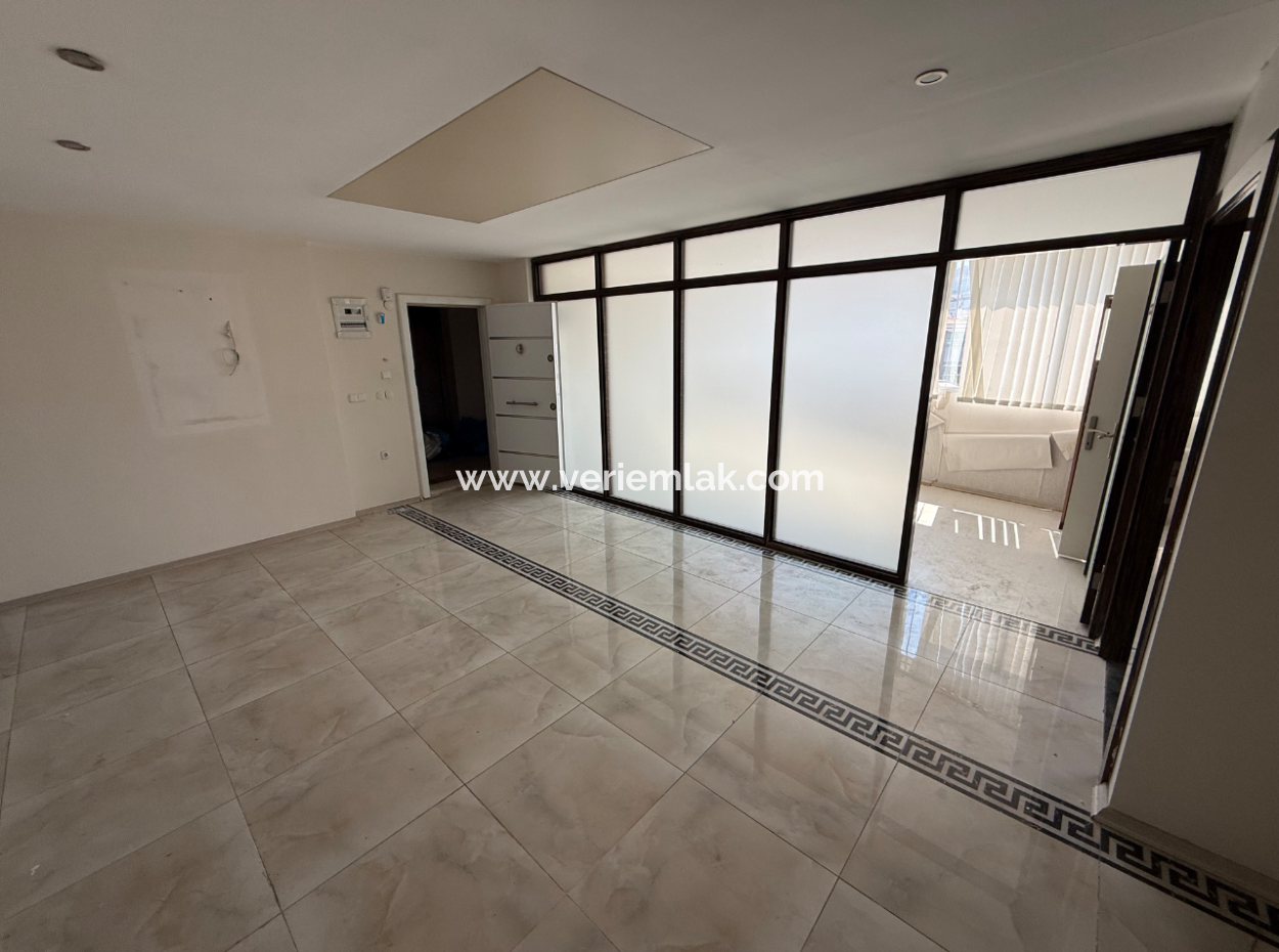 Office/Office With Elevator On Narlidere Mithatpaşa Street