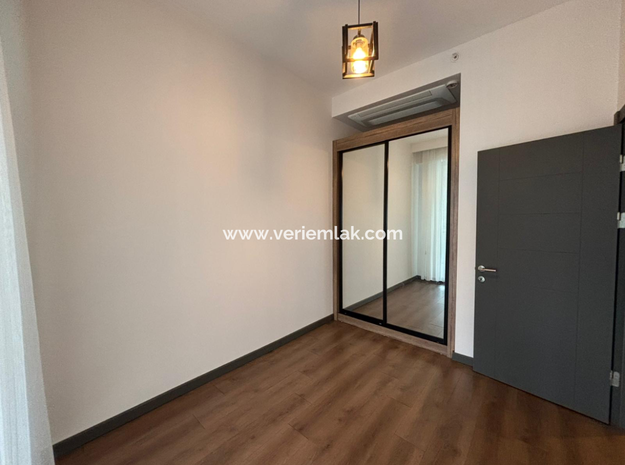 Near Bornova Yaşar University 80M2 2 1 Luxury Rental Apartment With Winter Garden!