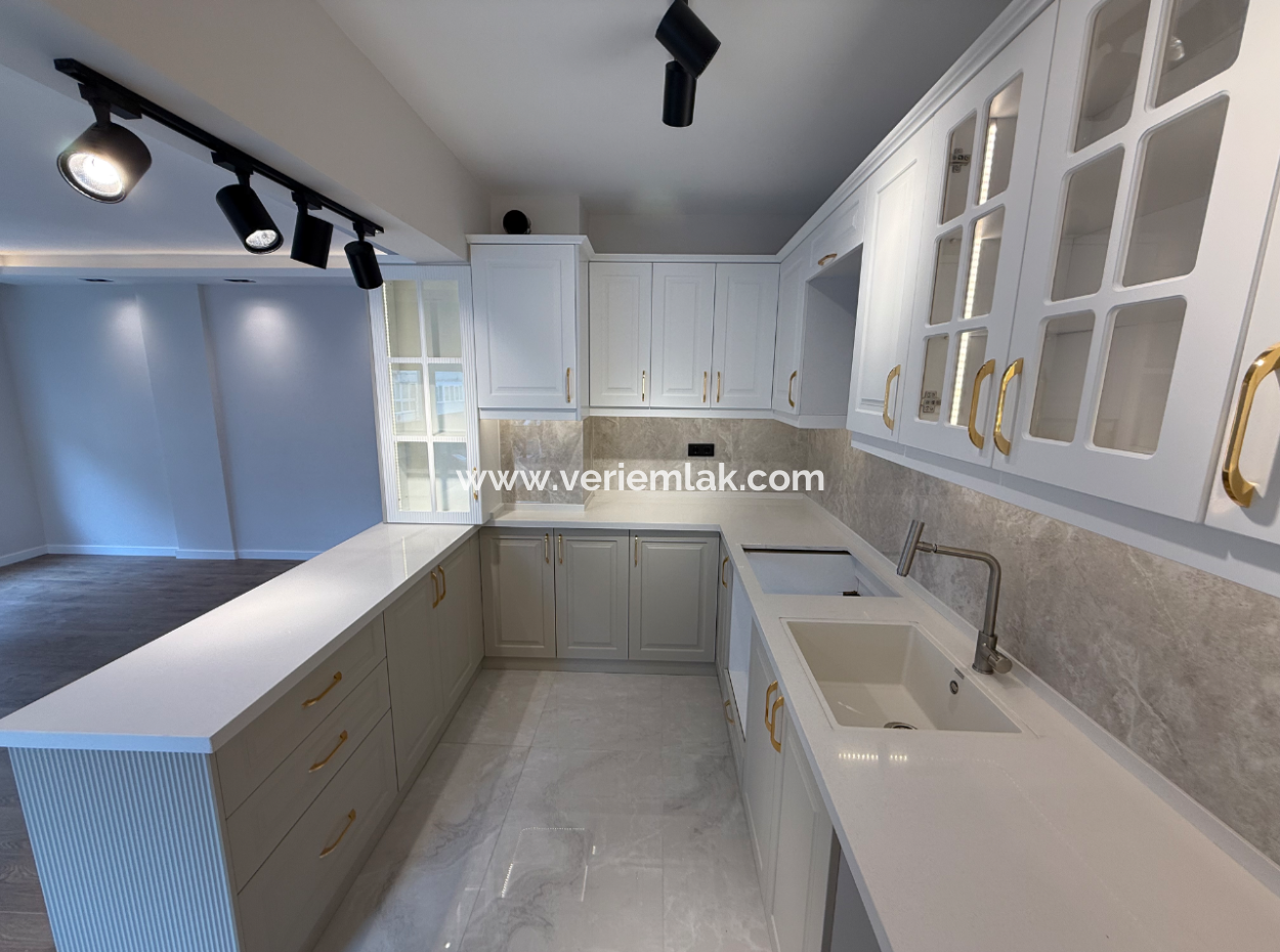 Fully Renovated Mezzanine Corner In Göztepe Susuz Dede