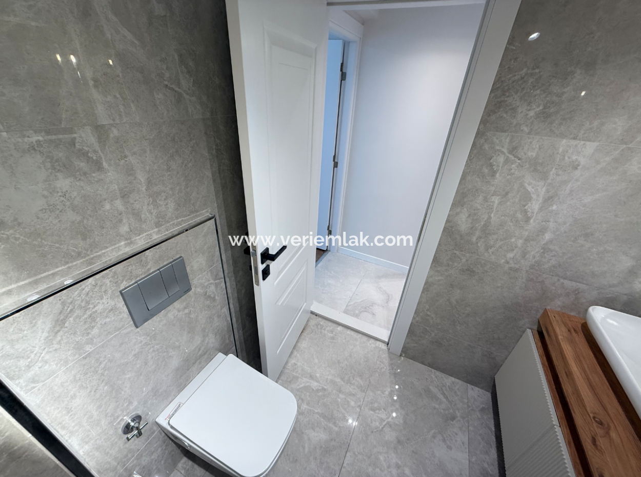 Fully Renovated Mezzanine Corner In Göztepe Susuz Dede