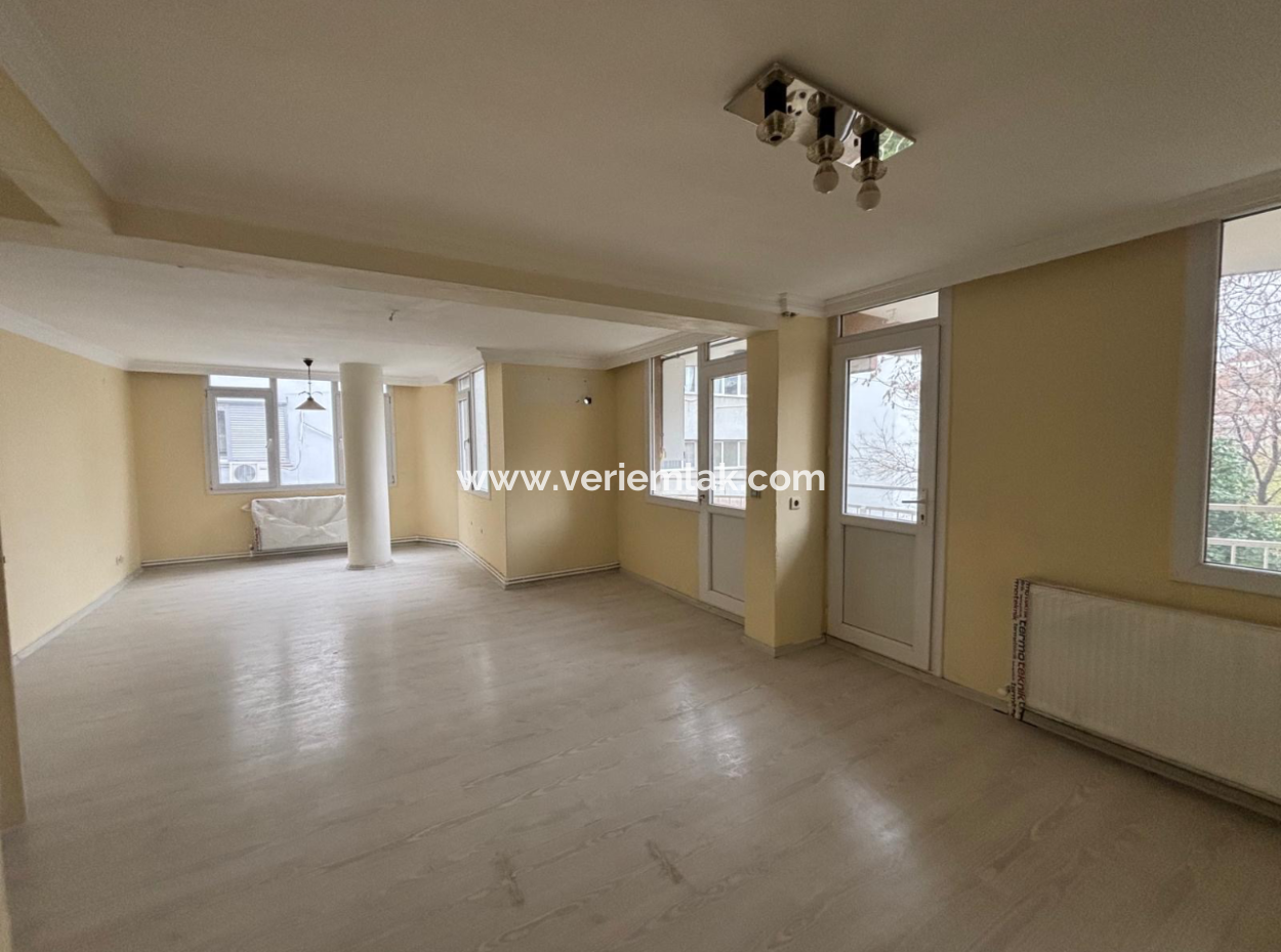 Alsancak Private Health Relative 4Th Floor 2 1 Combi Flat For Rent!