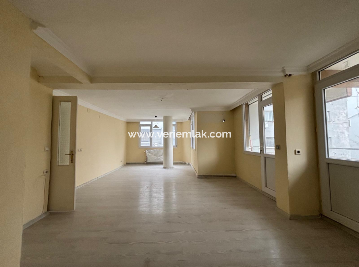 Alsancak Private Health Relative 4Th Floor 2 1 Combi Flat For Rent!