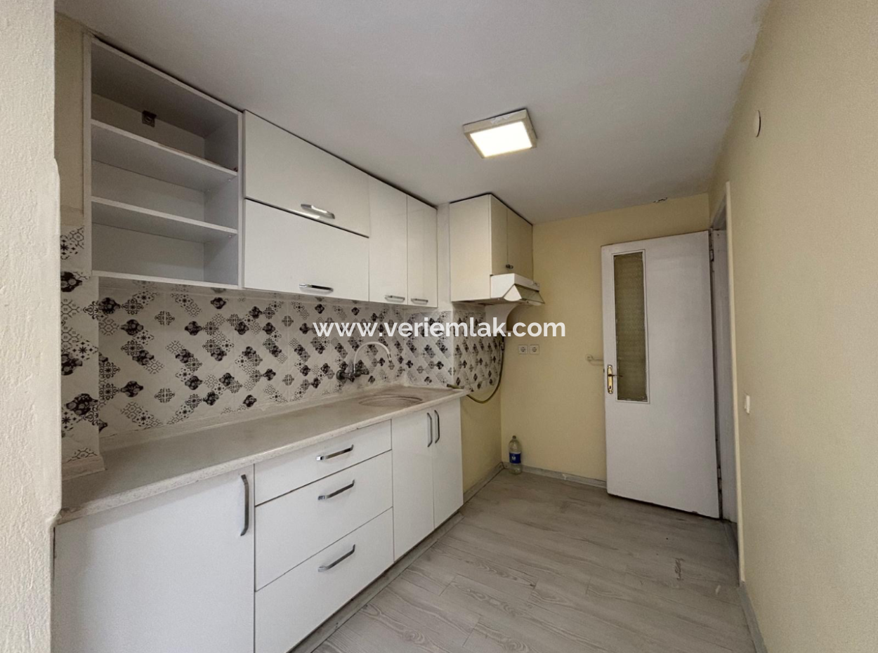 Alsancak Private Health Relative 4Th Floor 2 1 Combi Flat For Rent!