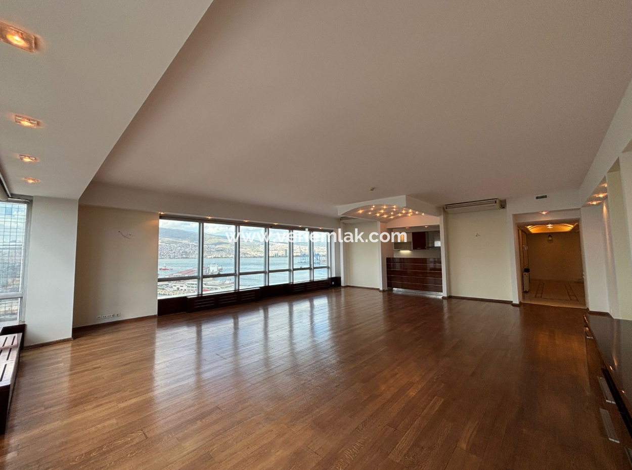 Alsancak Punta Residence 4 1 260M2 Flat For Rent With Sea View!