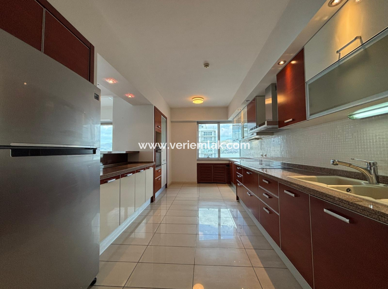 Alsancak Punta Residence 4 1 260M2 Flat For Rent With Sea View!