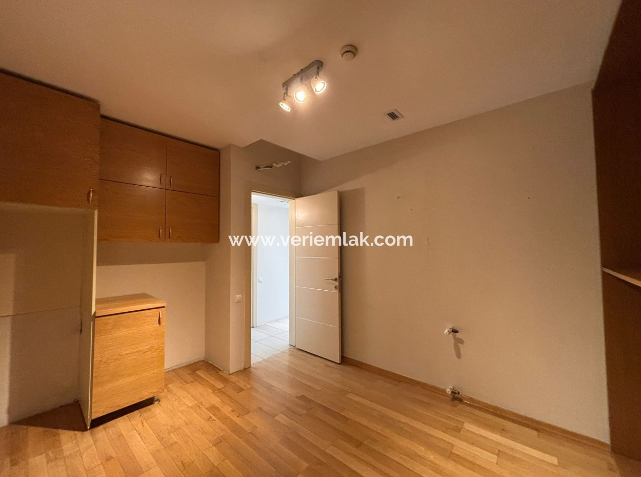 Alsancak Punta Residence 4 1 260M2 Flat For Rent With Sea View!