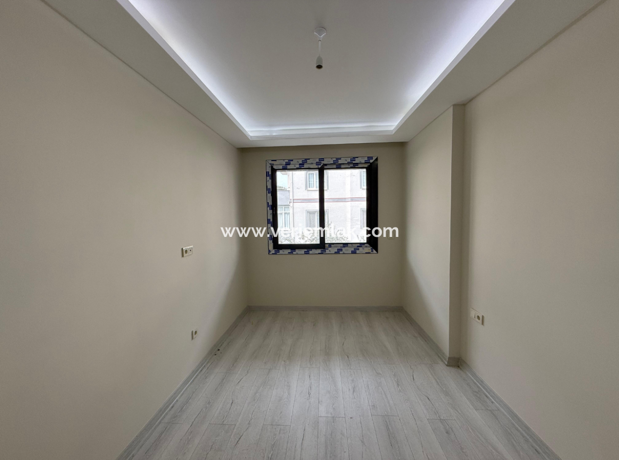 Seferihisar Nezih Street Indoor Kitchen For Rent 2 1 Flats