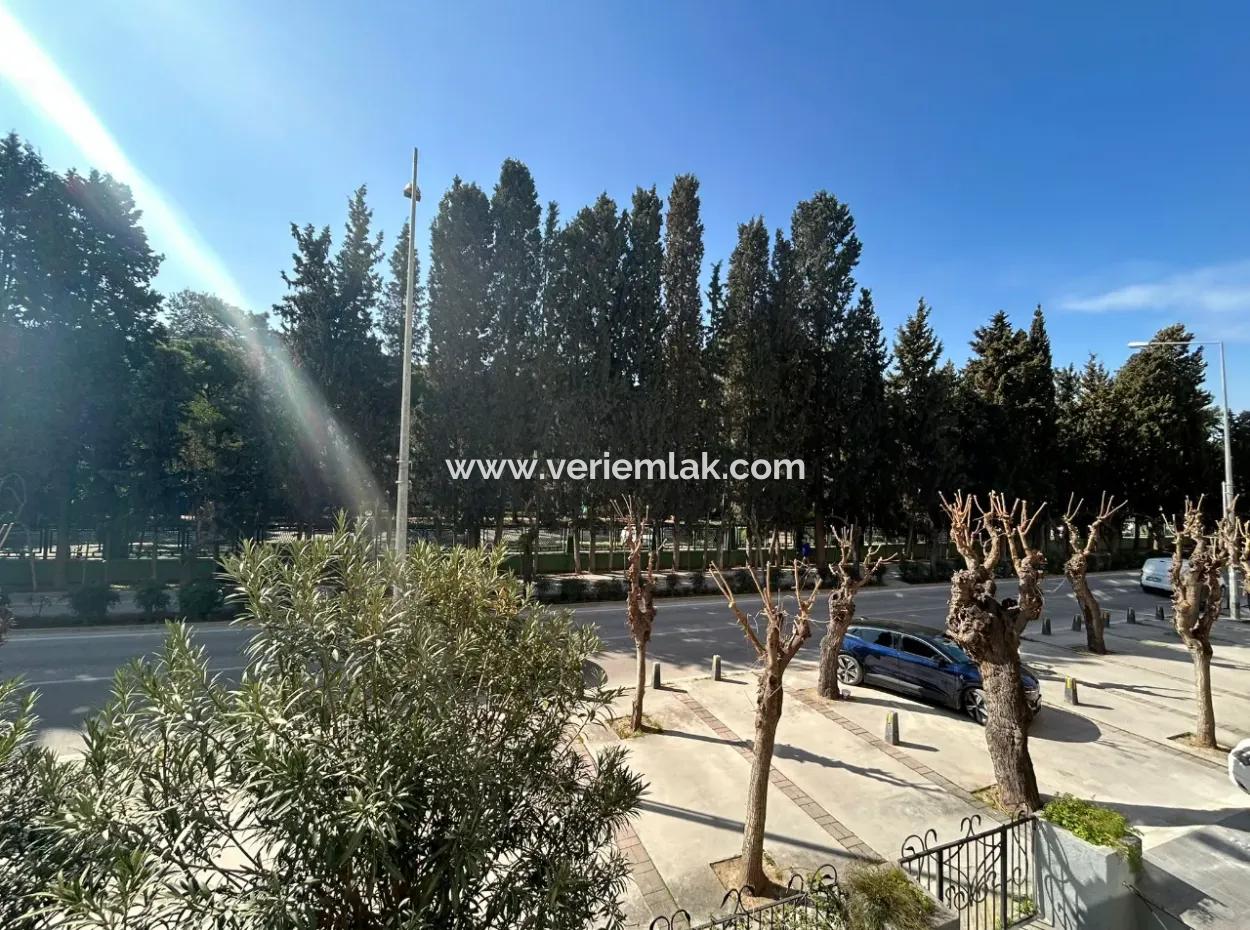 Prestigious Apartment For Sale With A Wide Front To İzmir Kültürpark On Mustafa Bey Street, Alsancak