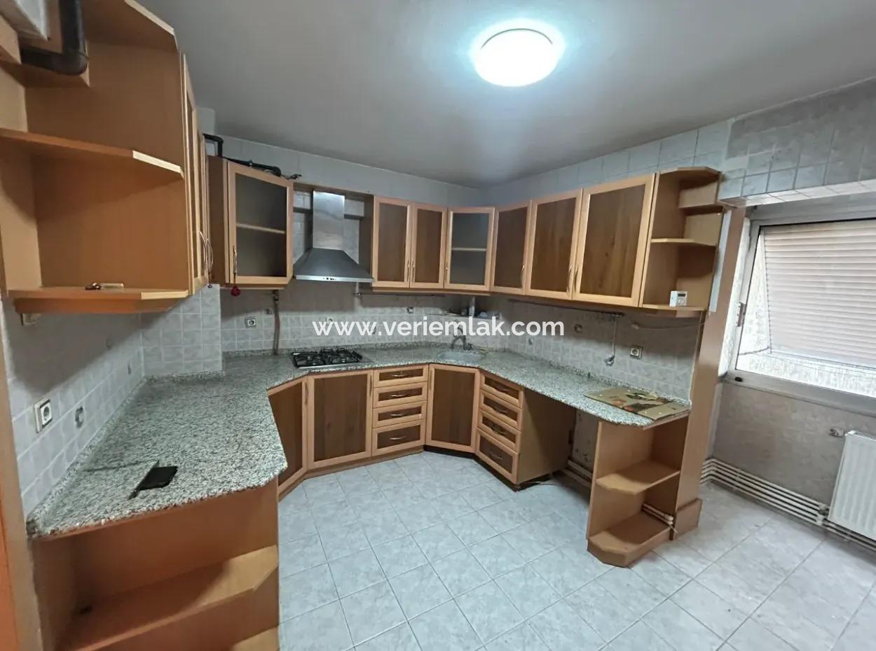 Prestigious Apartment For Sale With A Wide Front To İzmir Kültürpark On Mustafa Bey Street, Alsancak