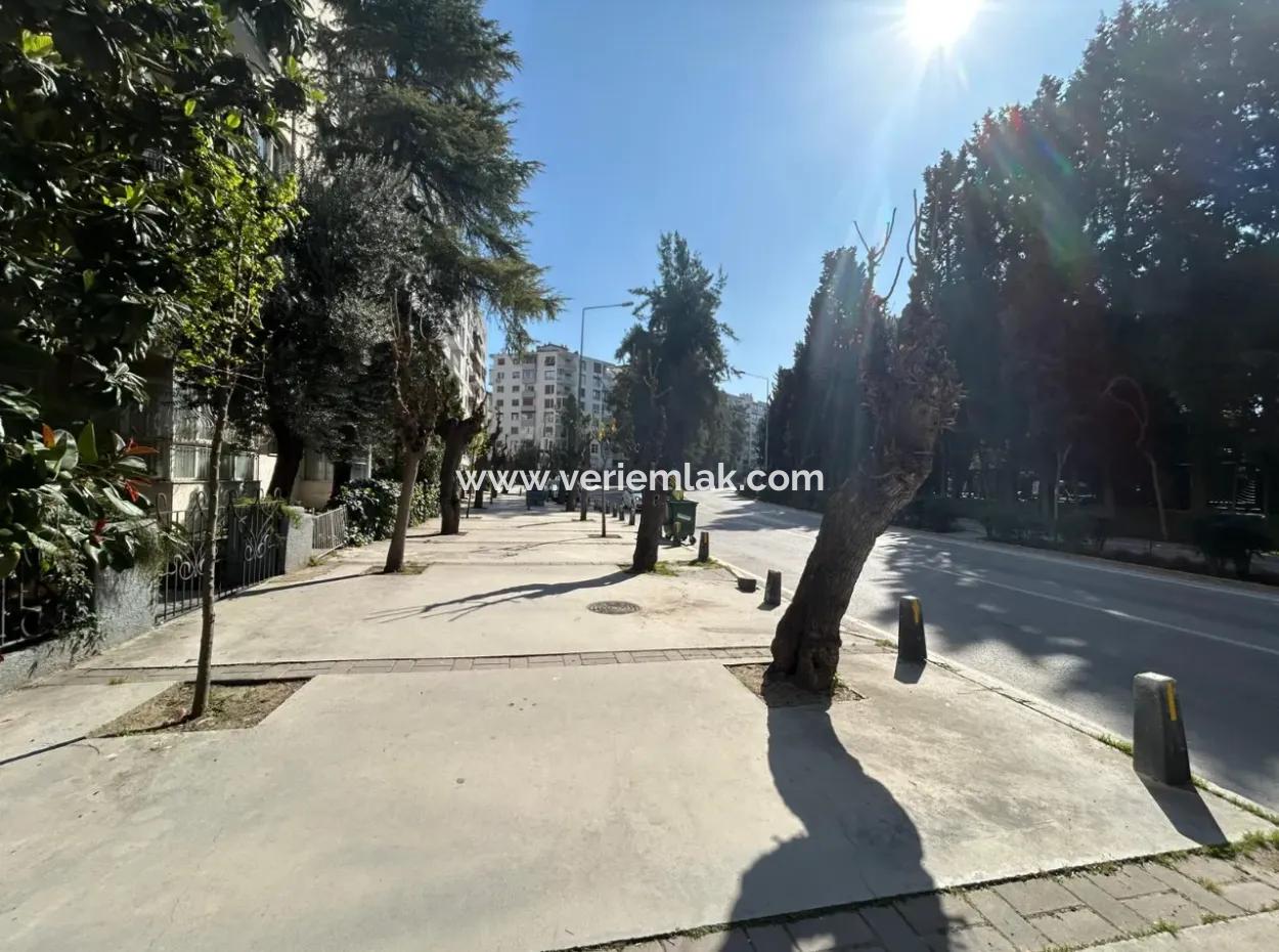 Prestigious Apartment For Sale With A Wide Front To İzmir Kültürpark On Mustafa Bey Street, Alsancak