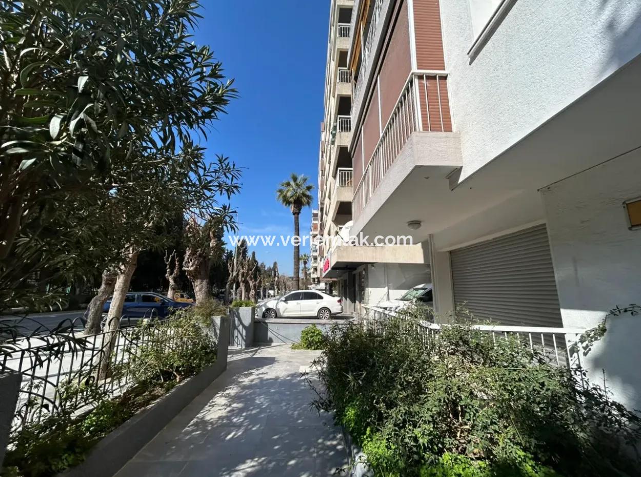 Prestigious Apartment For Sale With A Wide Front To İzmir Kültürpark On Mustafa Bey Street, Alsancak