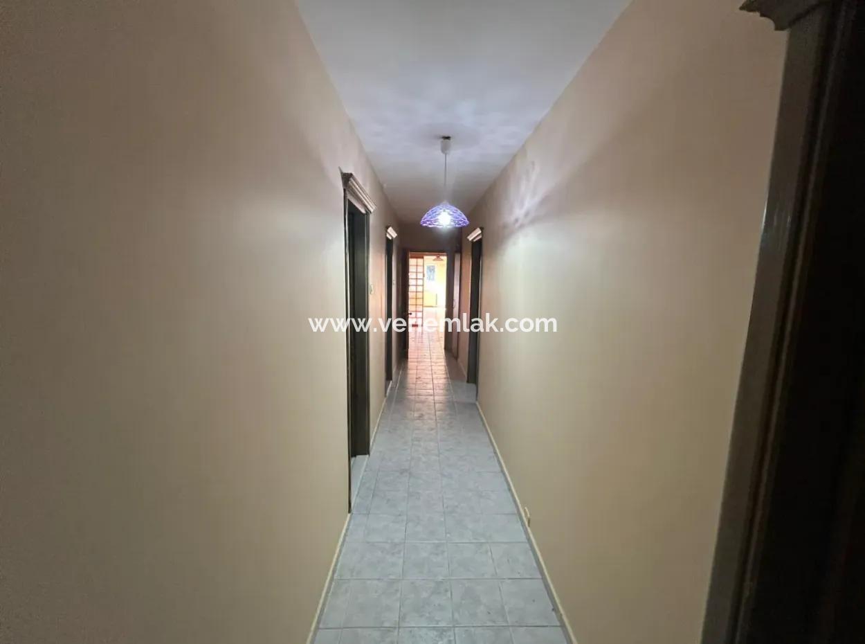 Prestigious Apartment For Sale With A Wide Front To İzmir Kültürpark On Mustafa Bey Street, Alsancak