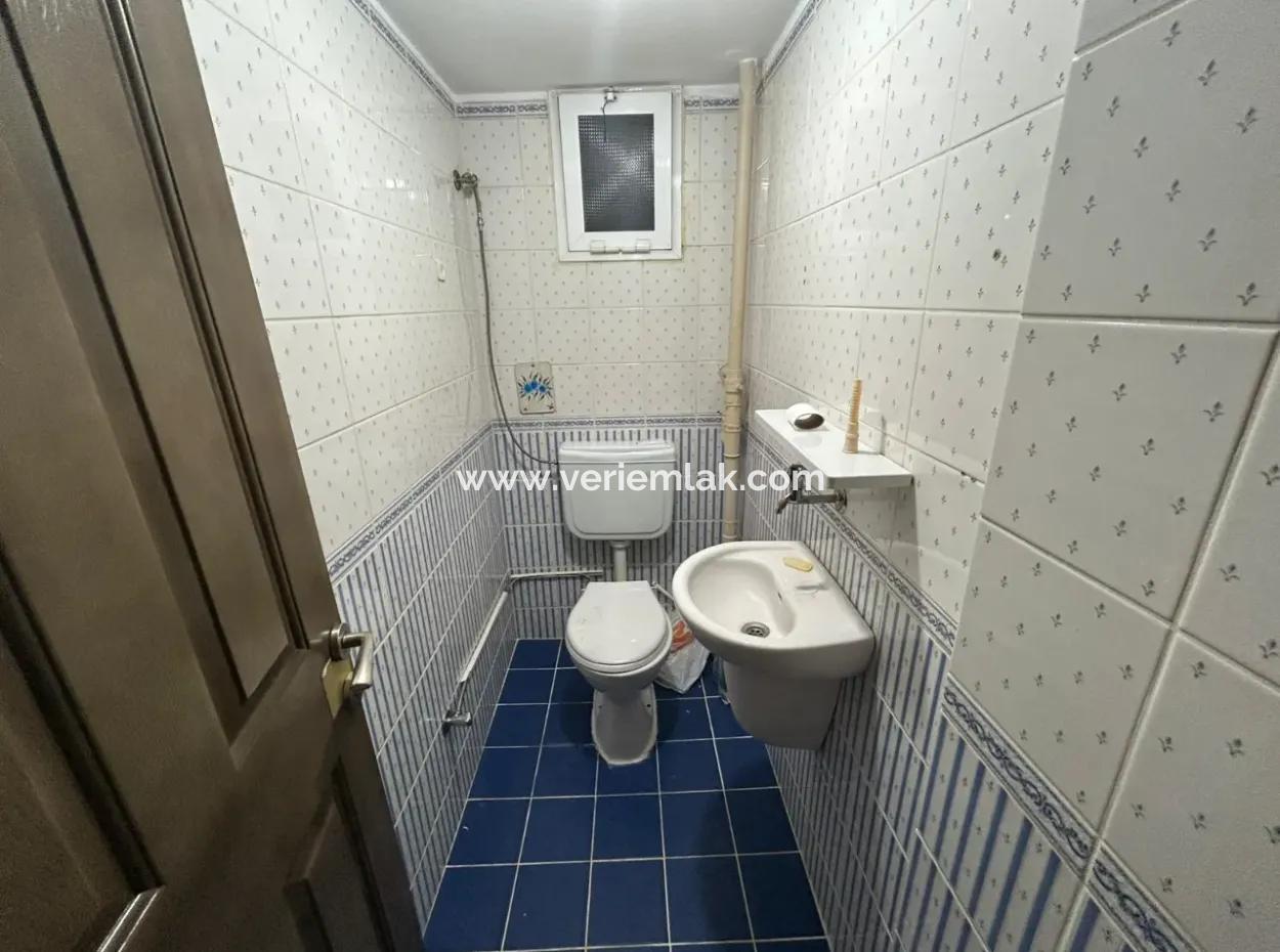 Prestigious Apartment For Sale With A Wide Front To İzmir Kültürpark On Mustafa Bey Street, Alsancak