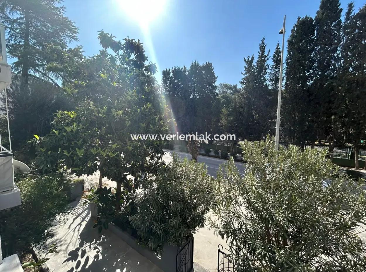 Prestigious Apartment For Sale With A Wide Front To İzmir Kültürpark On Mustafa Bey Street, Alsancak