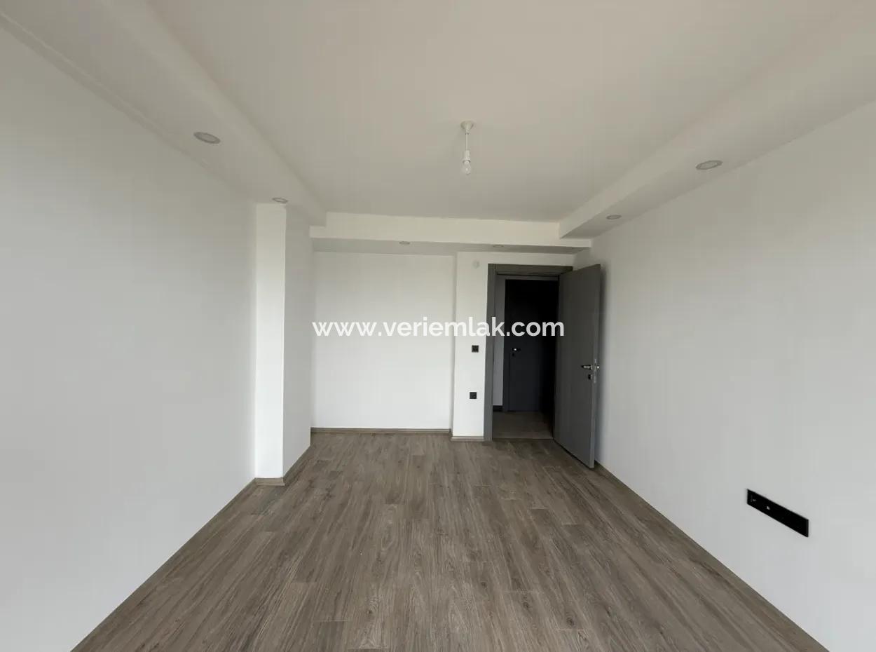 New Villa With Modern Architecture In Seferihisar Tepecik